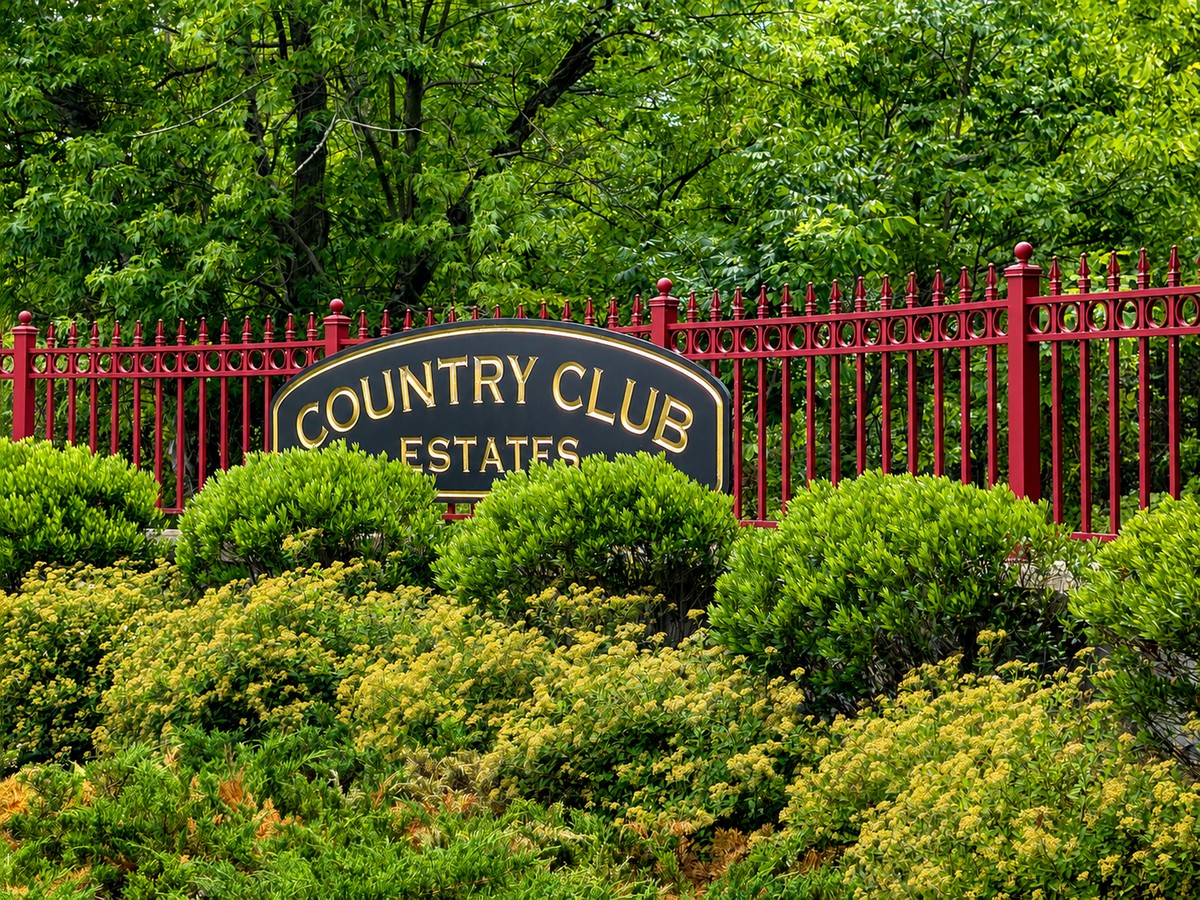 Country Club Estates neighborhood entrance sign, Montgomery, NJ