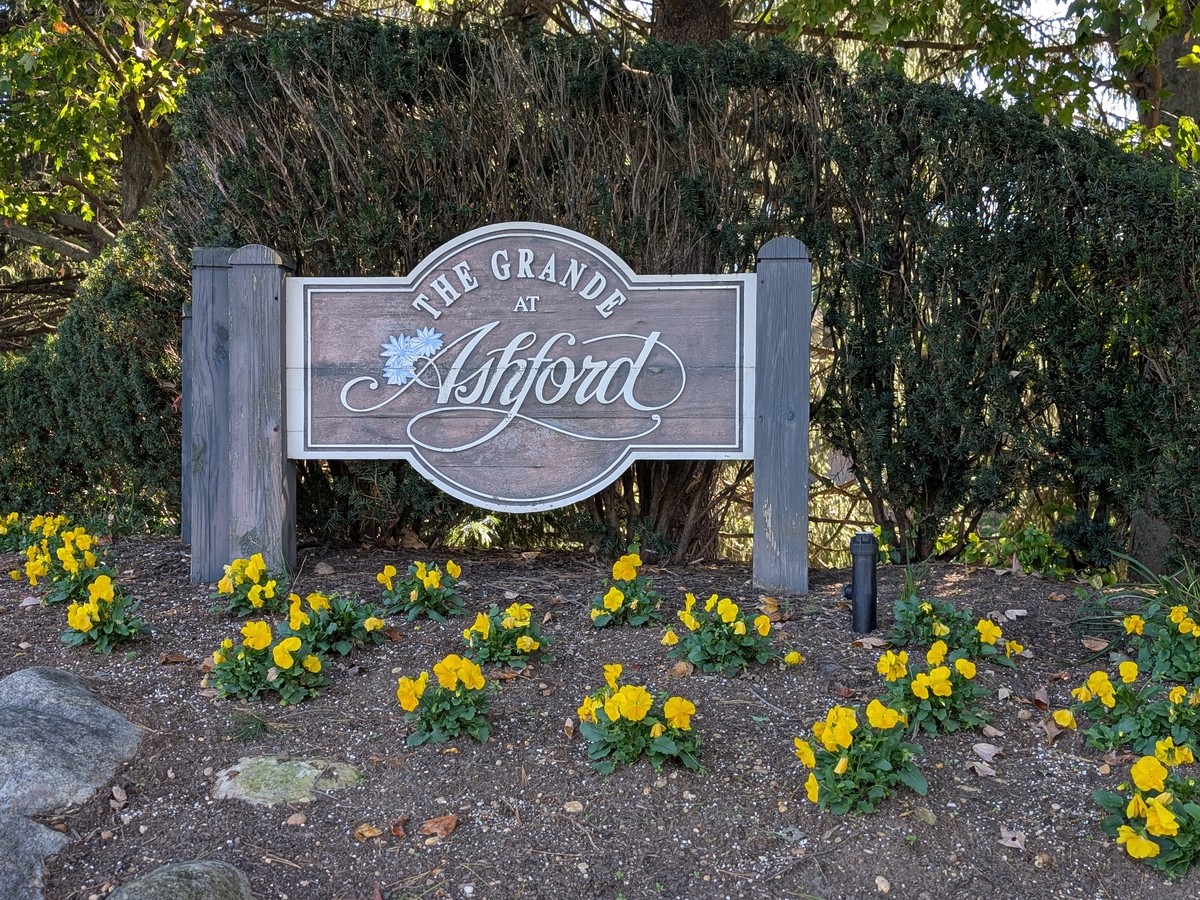 Ashford neighborhood entrance sign, Plainsboro, NJ