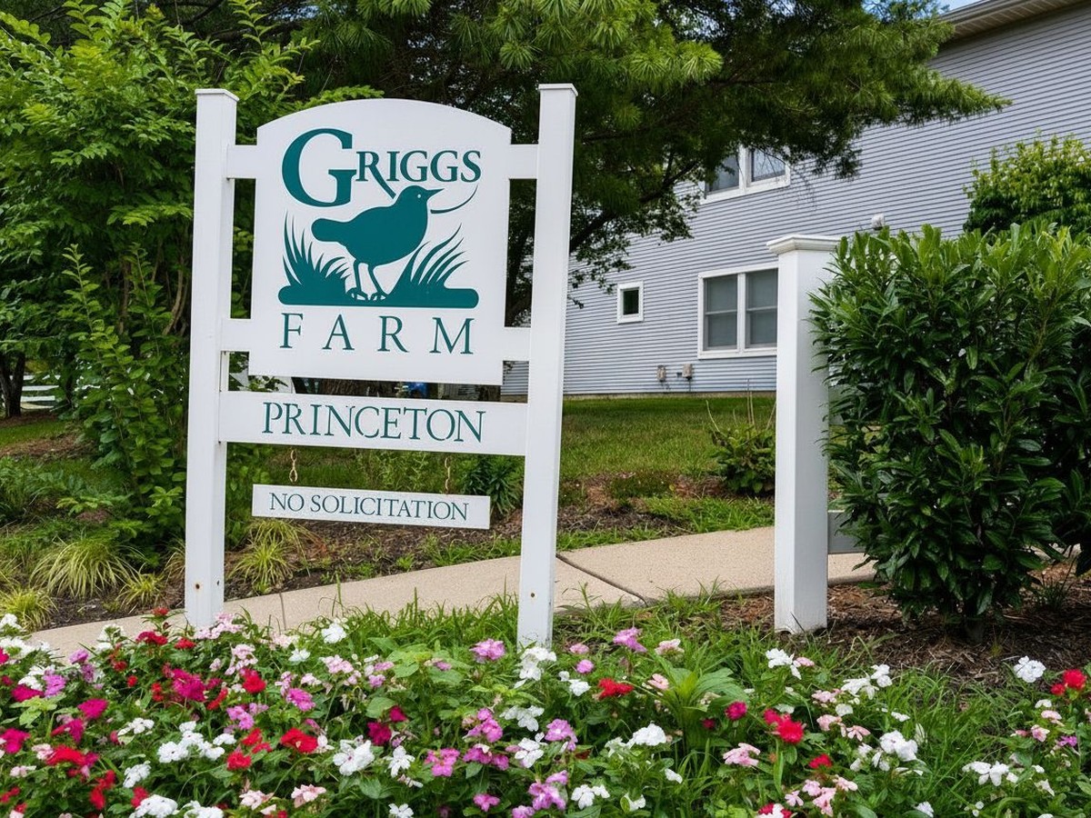 Griggs Farm 社区 neighborhood entrance sign, Princeton, NJ