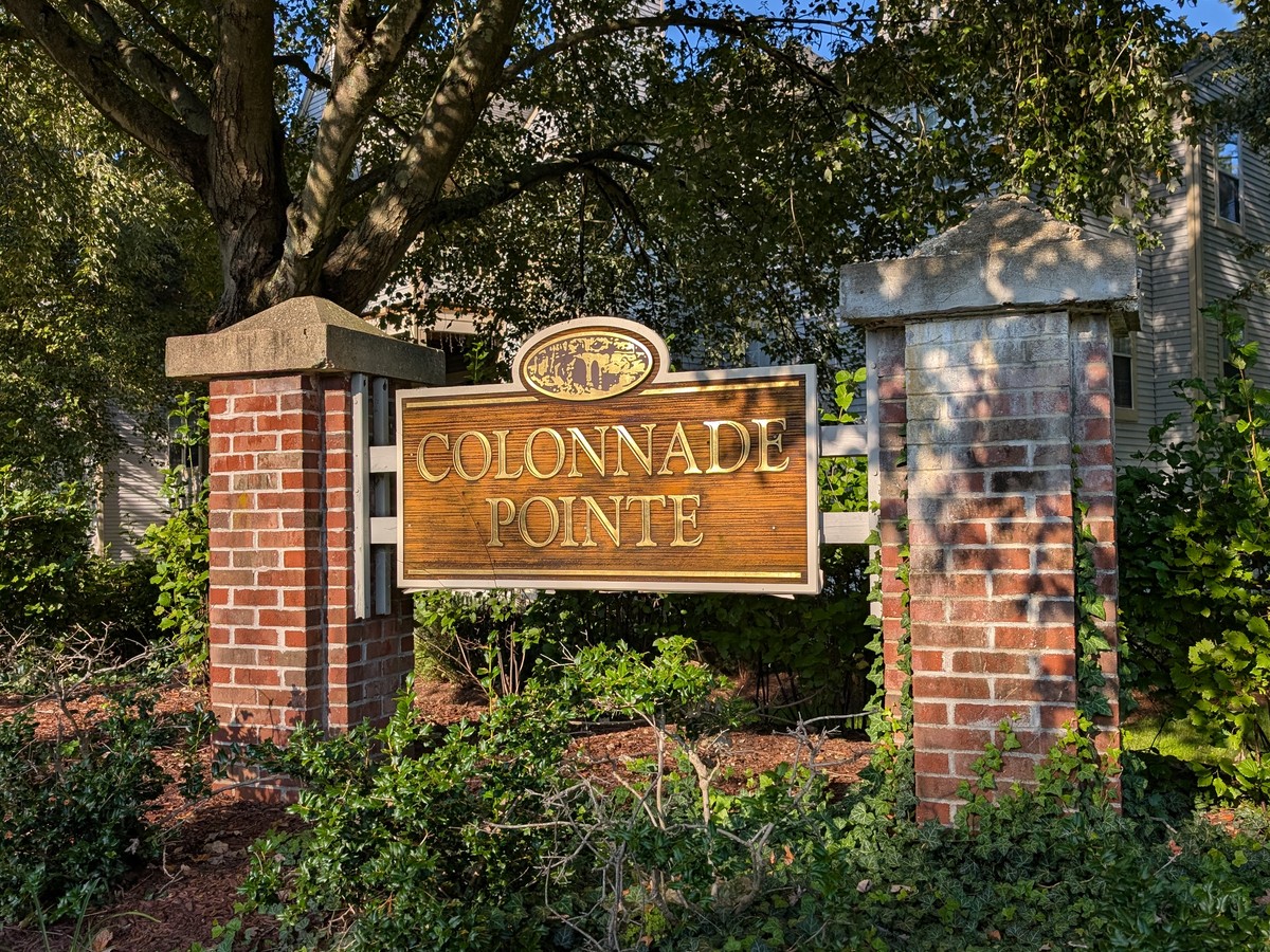 Colonnade Pointe neighborhood entrance sign, West Windsor, NJ