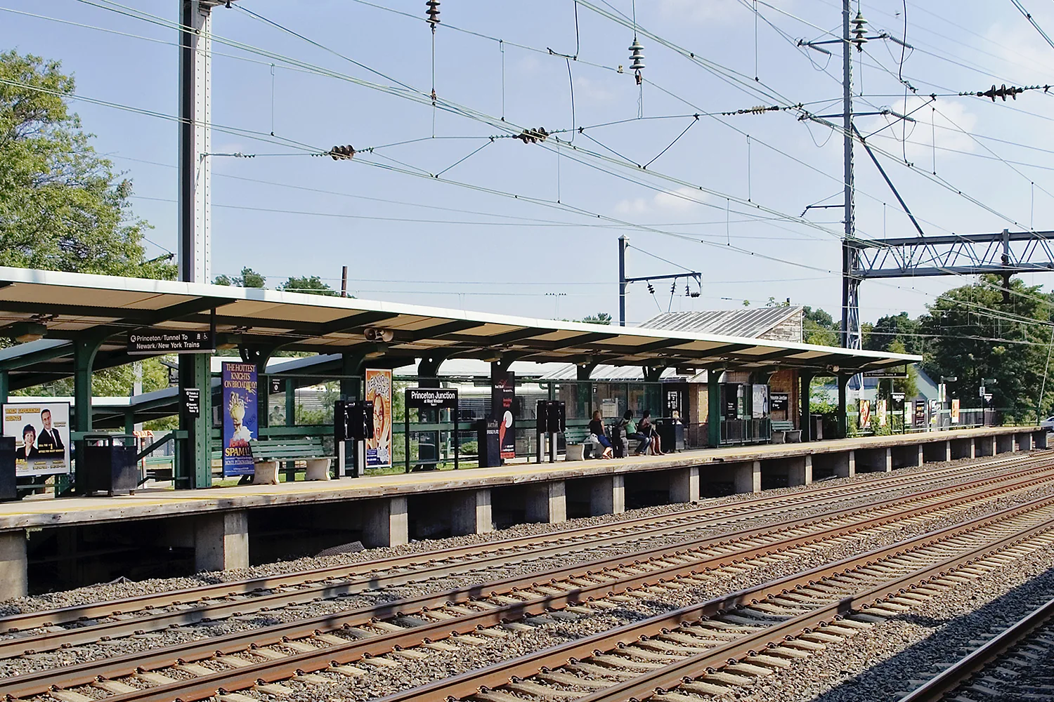 Princeton Junction 駅のプラットフォーム, West Windsor