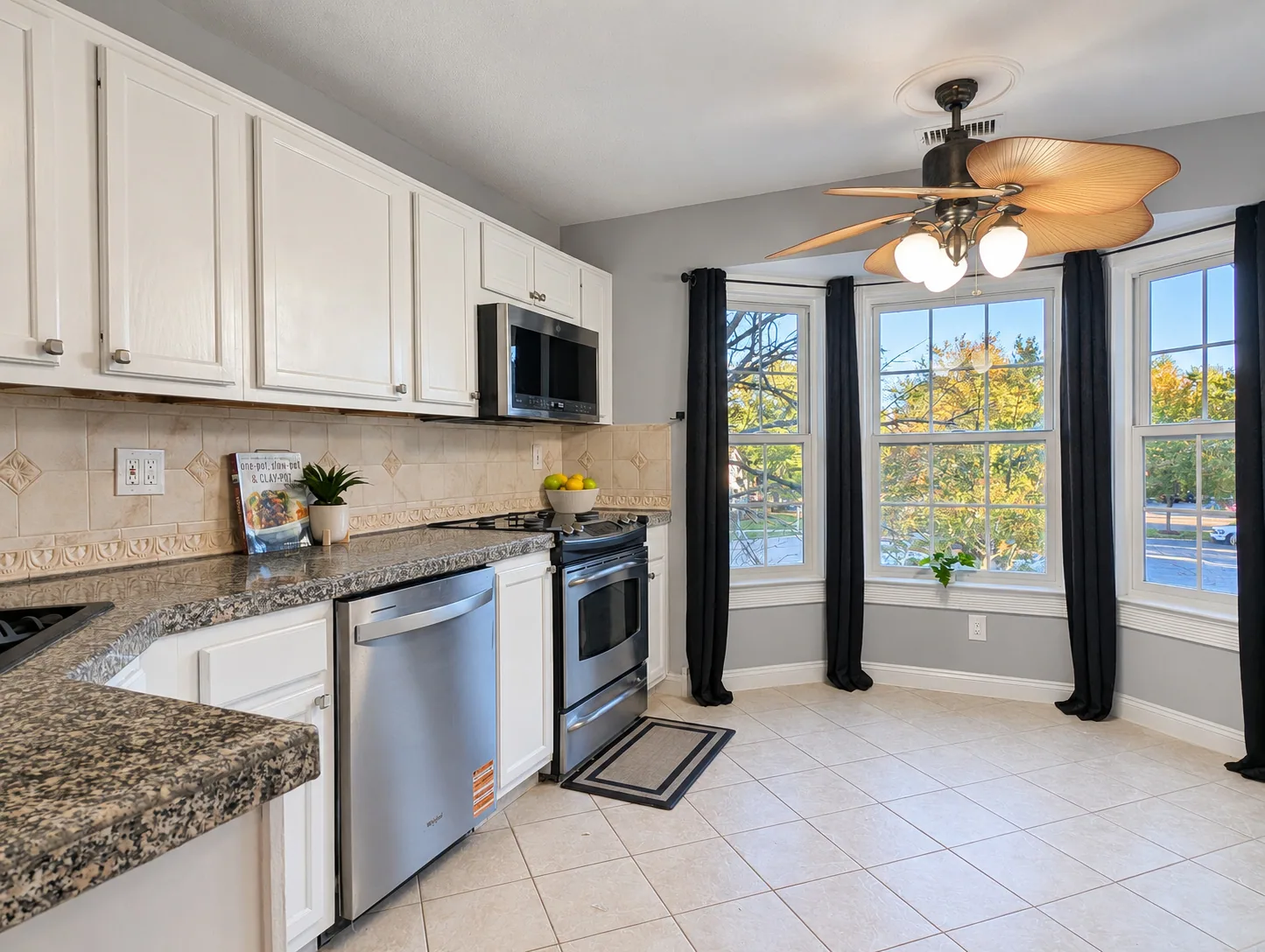 Eat-In Kitchen