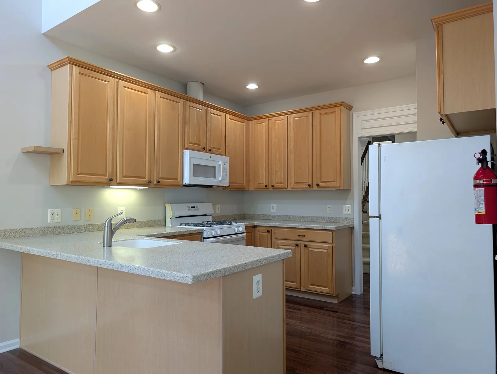 Vaulted Eat-In Kitchen