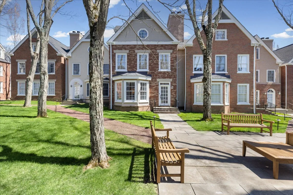 47 Governors Ln