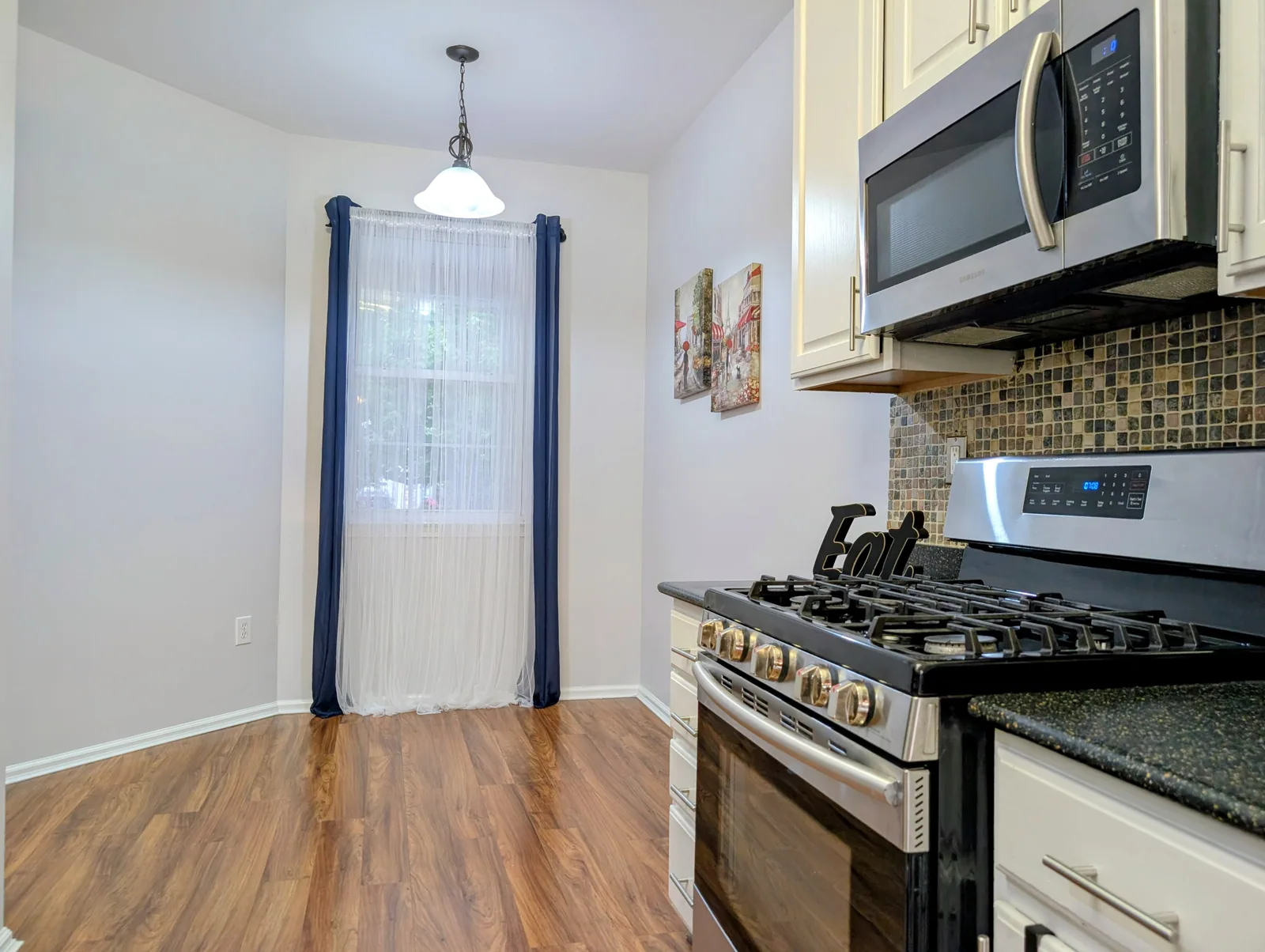 Dining & Private Deck