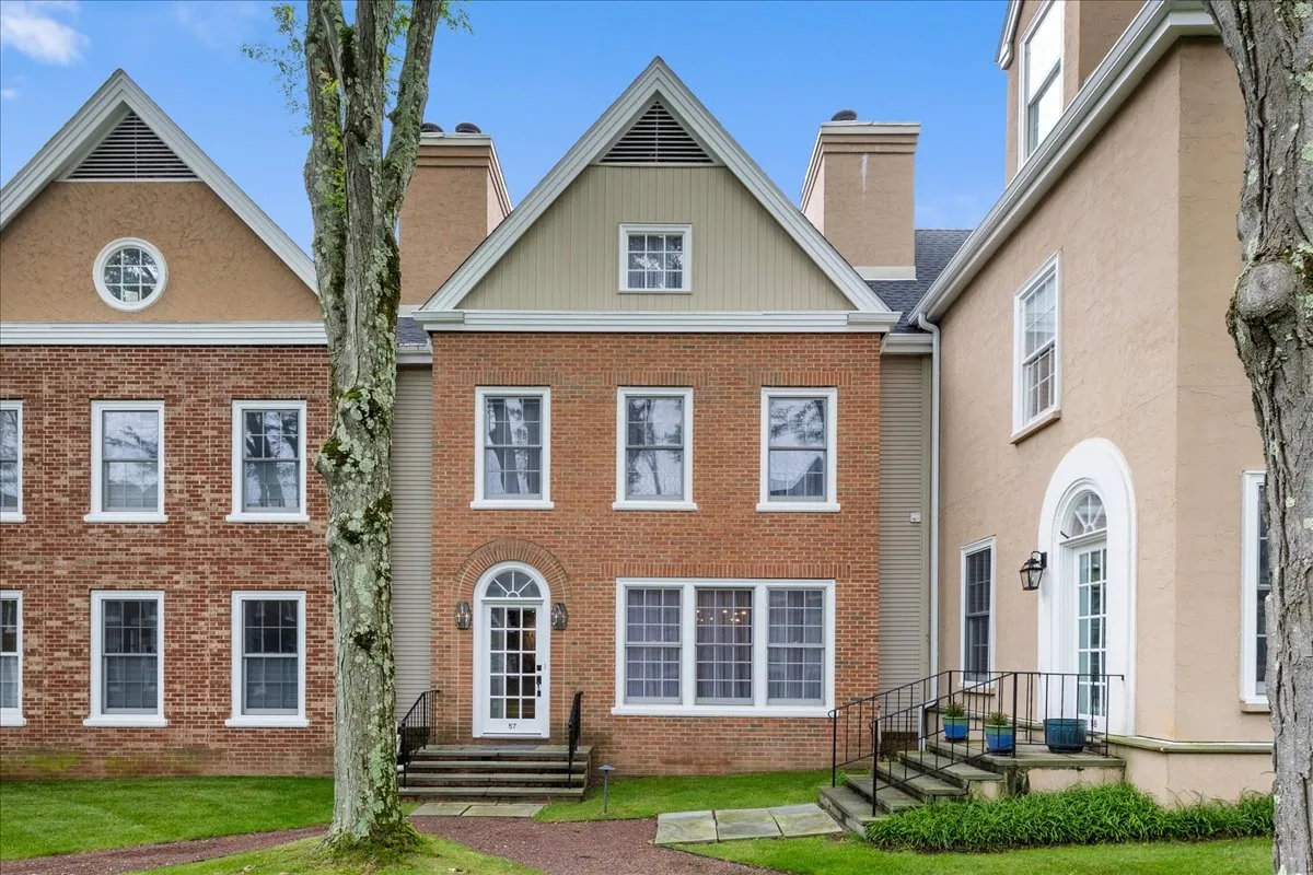 57 Governors Ln