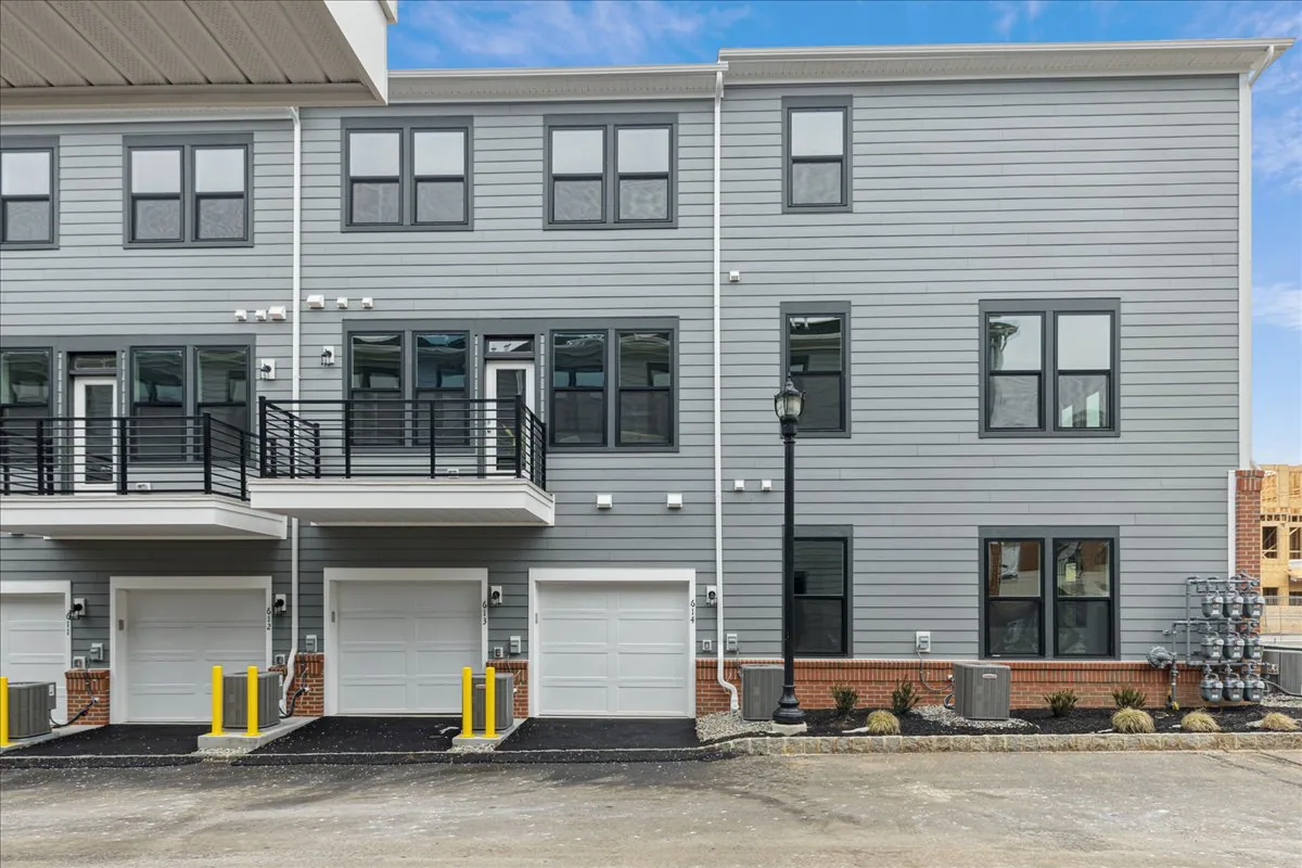 Garage & Private Balcony